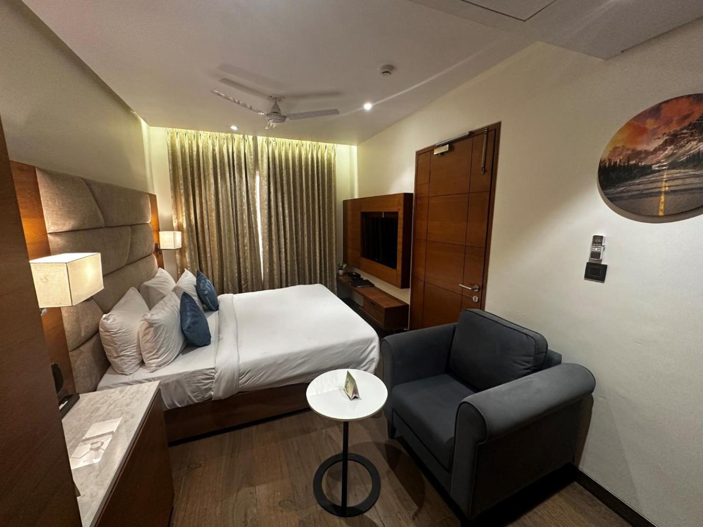 The Glory Suites Near Igi Airport New Delhi Exterior photo